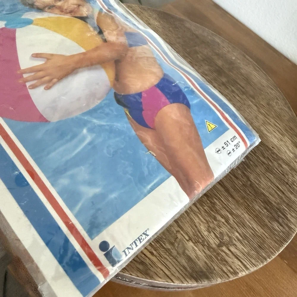 Vintage 1999 Intex The Wet Set Beach Ball 20